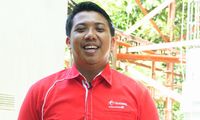 Mendaki Bukit dan Panjat Pohon Demi Sinyal