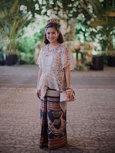5 Padu Padan Kain Tenun Ikat yang Kekinian Ala Dian 5 Padu Padan Kain Tenun Ikat yang Kekinian Ala Dian