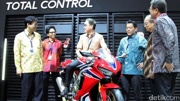 Honda Rilis Moge CBR1000RR Fireblade dan CBR250RR Edisi Khusus