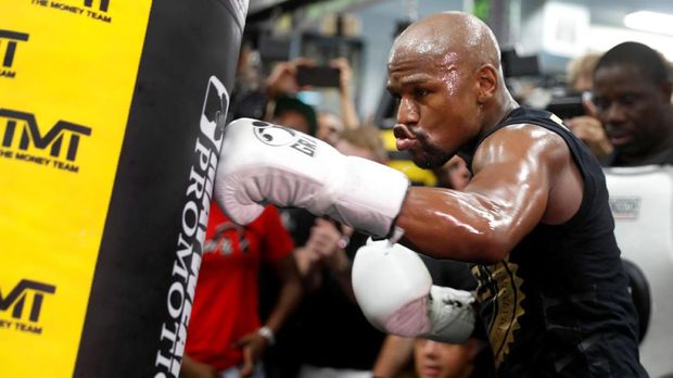 Floyd Mayweather Jr. menyatakan bahwa ia tak pernah satu pesawat dengan Conor McGregor.
