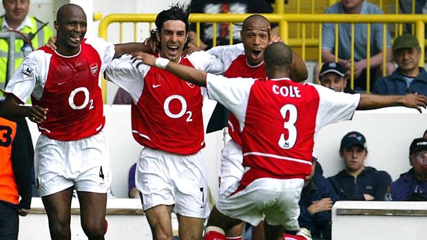 Arsenal punya bintang-bintang top seperti Robert Pires, Thierry Henry, Ashley Cole, dan Patrick Vieira.