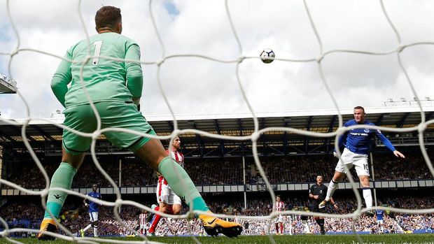 Gol ke gawang Stoke City menjadi gol perdana Wayne Rooney bersama Everton di Liga Primer 2017/2018.
