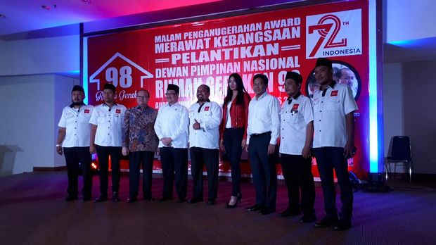 Berani Jaga Negara, Kapolri Hingga Menteri Susi Dapat Penghargaan