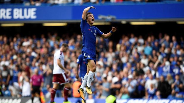 David Luiz membuka asa Chelsea untuk menyamakan kedudukan atas Burnley.