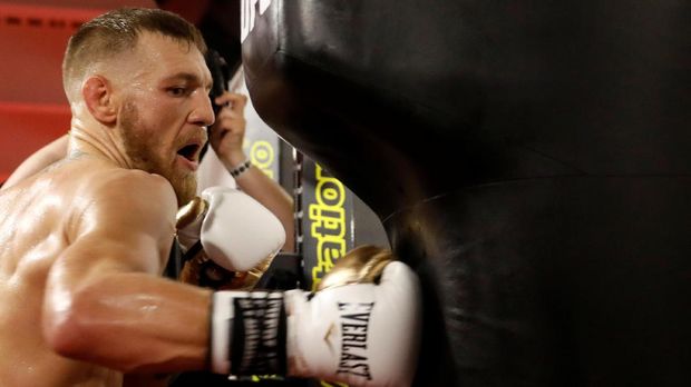 Conor McGregor disebut Floyd Mayweather Jr. sebagai petinju yang kotor dalam bertarung.