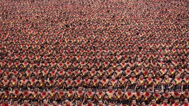 Ada 10.001 penari saman yang memeriahkan pesta di Kabupaten Gayo Lues.