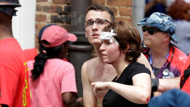 Bentrok di Charlottesville membuat tiga meninggal dan 19 luka.