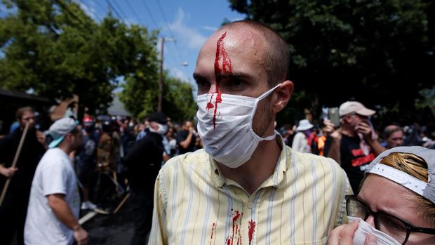 Demo di Charlottesville berujung rusuh.