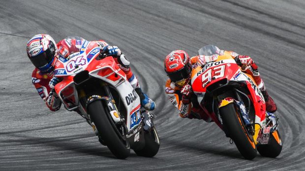 Andrea Dovizioso kesal dengan manuver Marc Marquez di tikungan terakhir.