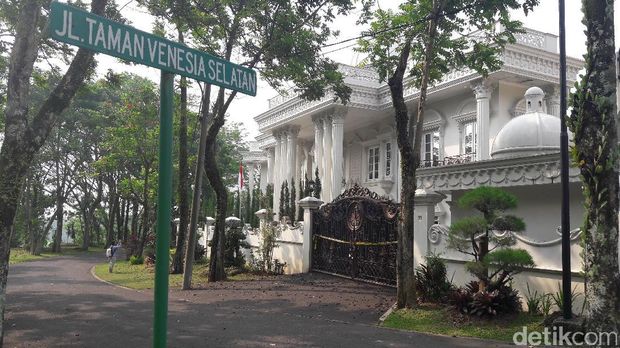 Foto: Kediaman Bos First Travel, Rumah atau Istana Nih?