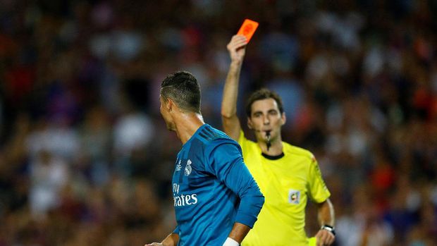 Cristiano Ronaldo mendapat kartu merah pada menit ke-82.