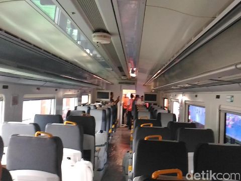 Hore! Kereta Bandara Soekarno-Hatta Tiba di Stasiun Manggarai