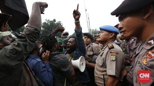 Memaksa Demo di Istana, Aktivis Papua Ditangkap