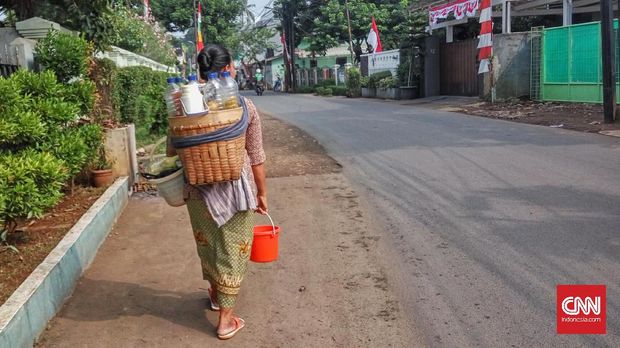 Bude Mijem, Penjual Jamu Gendong yang Bertahan Digempur Zaman