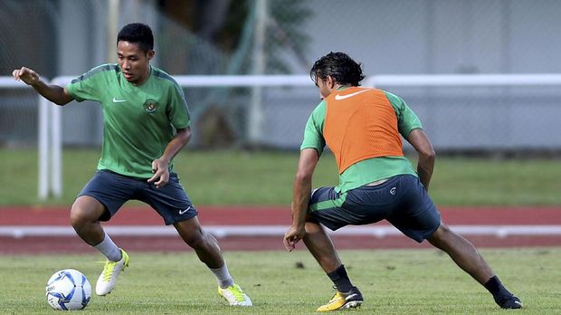 Evan Dimas (kiri) dan Ilham Udin diharapkan bisa mendatangkan suporter Indonesia untuk ikut memberikan dukungan kepada Selangor FA.