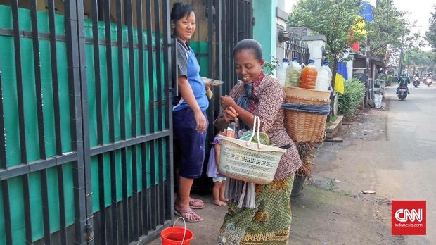 Bude Mijem, Penjual Jamu Gendong yang Bertahan Digempur Zaman