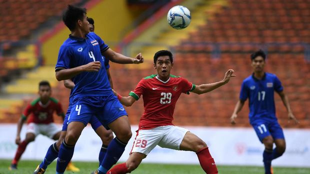 Timnas Indonesia masih kerap melakukan kesalahan mendasar di babak pertama lawan Thailand. (