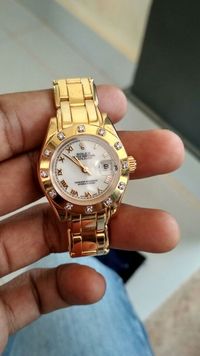 Salut, Staf Bandara Letung Kembalikan Jam Tangan Rolex 