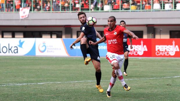Bruno Lopes (kanan) menjadi bagian Persija Jakarta musim lalu.