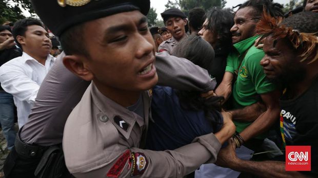 Memaksa Demo di Istana, Aktivis Papua Ditangkap