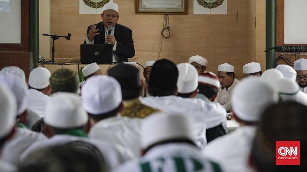 Subuh Berjemaah Al Khaththath dan Bola Politik ala FPI (EMBG)