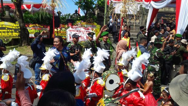 HUT ke-72 RI, Bendera Merah Putih Sepanjang 7 Km Diarak