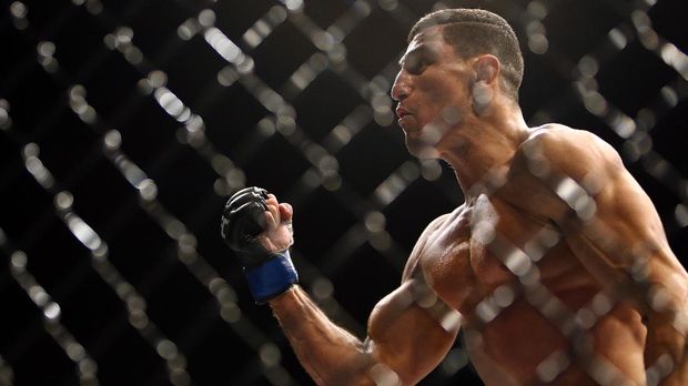 Petarung UFC, Nordine Taleb, jadi pengawal pribadi baru Neymar. (