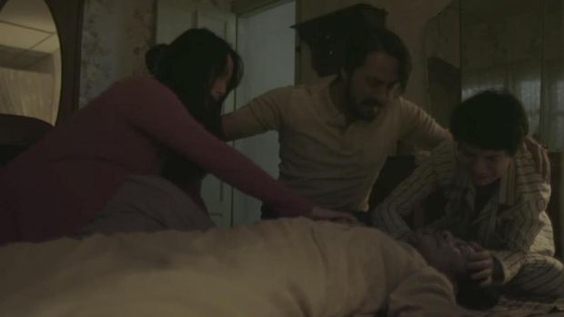 Ayu Laksmi menjadi ibu di Pengabdi Setan.