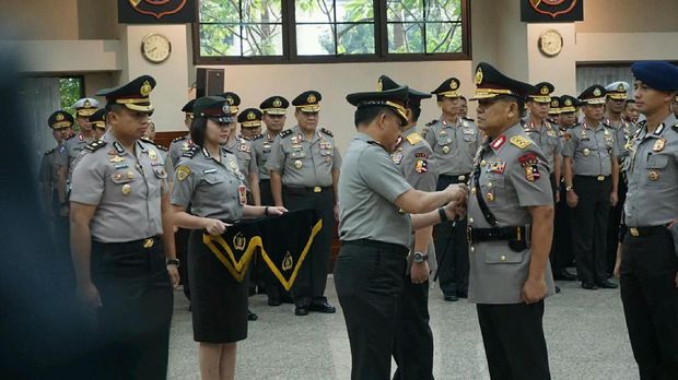  Posisi Asisten Operasi (Asops) yang ditinggalkan Irjen Unggung sekarang dipimpin oleh mantan Kapolda Metro Jaya Irjen M Iriawan. Sementara itu, Irjen Eko Hadi dimutasikan sebagai Analis Kebijakan Utama Bidang Jianstraslog Polri.