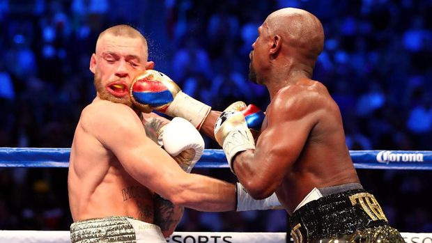 Conor McGegor banyak meraup pundi-pundi uang saat menantang Floyd Mayweather Jr. (