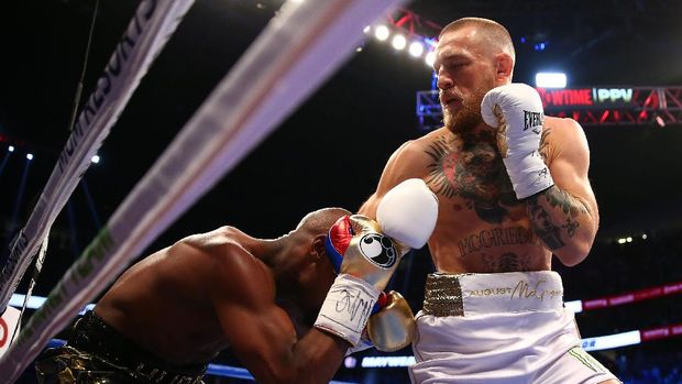 Aksi Mayweather vs McGregor. (