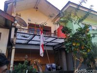 Rumah di Tebet yang diguyur hujan misterius / 