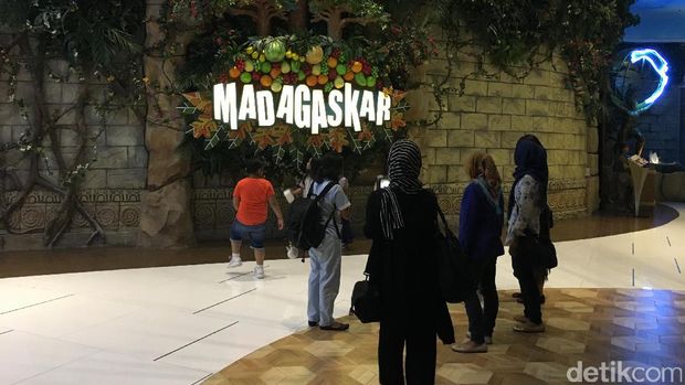 Seru! Makan Bareng Keluarga Sambil Kenalkan Satwa ke si Kecil