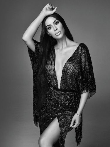Foto: Kim Kardashian Seksi Pakai Kaftan di Cover Harper's 