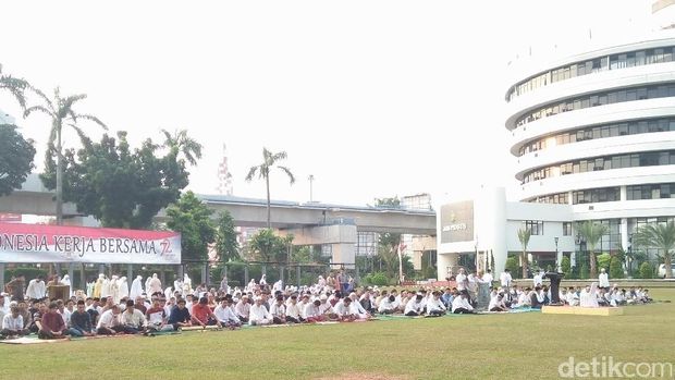 Jaksa Agung Salat Idul Adha dan Serahkan Kurban di Kejagung