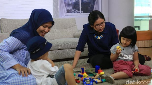 Menyikapi si Kecil yang Terlalu Sering Bercermin