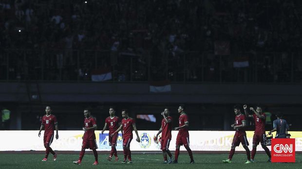 Dua gol Timnas Indonesia ke gawang Kamboja pada babak pertama dilesakkan oleh Lerby Eliandri dan Rezaldi Hehanusa.
