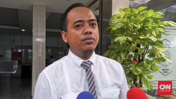 Pelapor Muannas Alaidid menyambangi Ditreskrimsus Polda Metro Jaya untuk diperiksa terkait laporannya tehadap ujaran kebencian yang dilakukan Jonru Ginting.