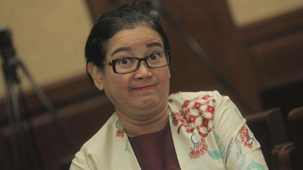 Terdakwa kasus dugaan pemberian keterangan palsu dalam sidang kasus KTP Elektronik Miryam S Haryani menunggu dimulainya sidang lanjutan di Pengadilan Tipikor, Jakarta Pusat, Senin (4/9).