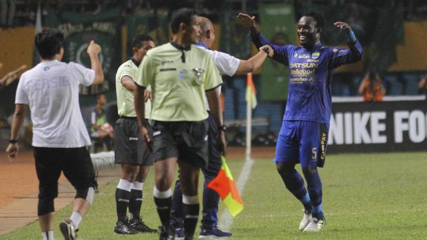 Michael Essien bahkan tak bisa berbuat banyak untuk mengangkat Persib ke papan atas. (