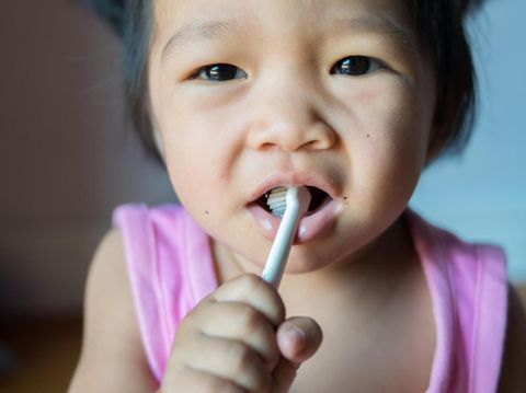 Tips seru agar si kecil rajin gosok gigi