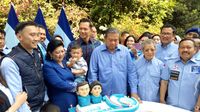 Lucu Saat AHY Dan Ibas Ikut Temani SBY Potong Kue HUT Demokrat