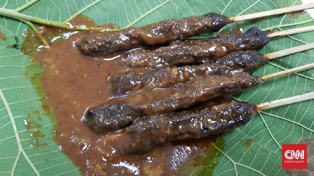 Sate kerbau termasuk kuliner yang wajib dicoba saat berkunjung ke Kudus.