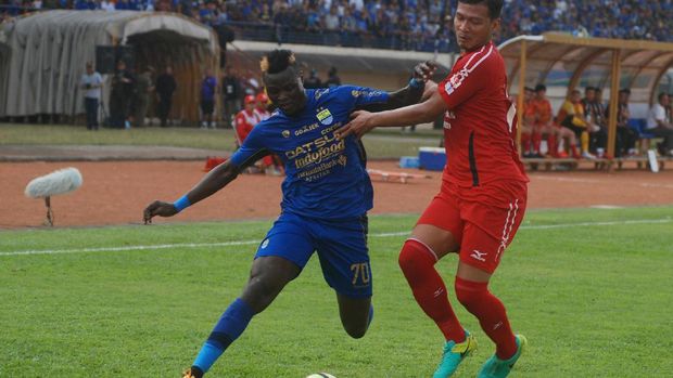 Persib Bandung juga meraih hasil imbang saat menjamu Semen Padang.