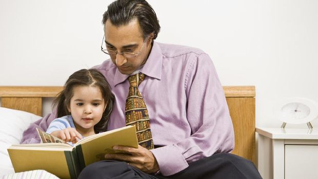 Sederet Manfaat Membacakan Buku Cerita untuk Anak