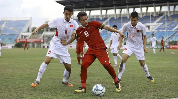 Egy Maulana Vikri terus menebar ancaman ke gawang Brunei Darussalam.