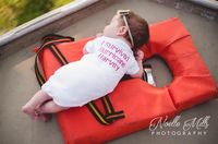 Cerita Sarat Makna di Balik <i>Photoshoot</i> Bayi di Atas Perahu Evakuasi