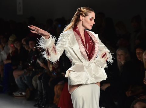 Duh! Desainer Buat Busana Bentuk Miss V di New York Fashion Week