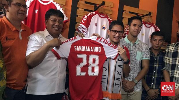 Direktur Utama Persija Gede Widiade harus menjalin komunikasi politik dengan Pemprov DKI Jakarta. (CNN Indonesia/Titi Fajriyah)
