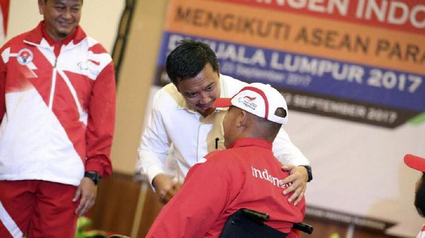 Menpora Imam Nahrawi tuntaskan pencairan bonus bagi atlet SEA Games dan ASEAN Para Games 2017.